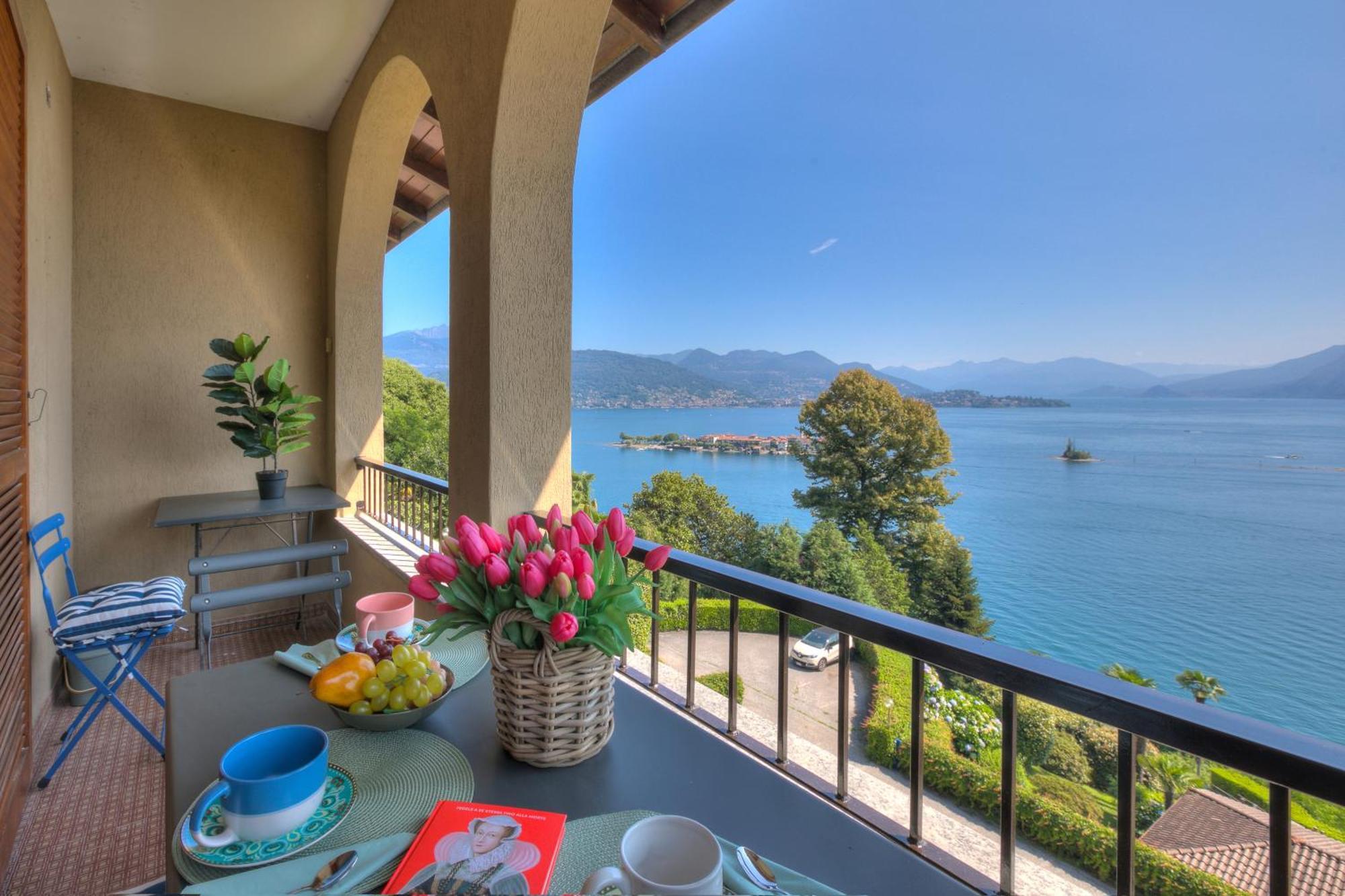 Pandora Lake View Stresa - Happy Rentals ภายนอก รูปภาพ
